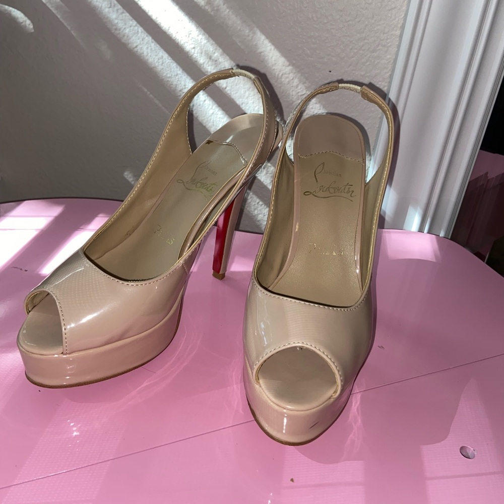 Nude patent peep toe sling back pumps